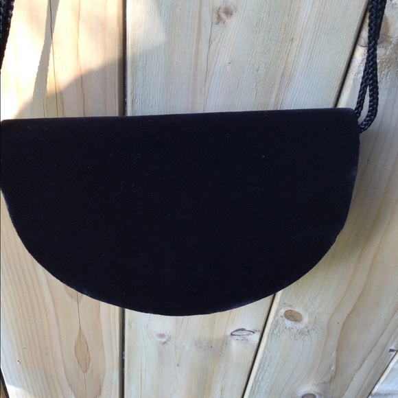DEC 15 LAST DAY! CLEARANCE: Vintage Eaton Half Moon Velvet Evening Bag - Picture 6 of 6